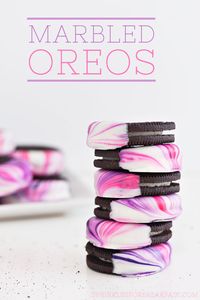 These DIY Marbled Oreos are super easy to make and they look pretty amazing too! | Sprinkles for Breakfast