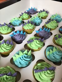 Dinosaur (stegosaurus) cupcakes!