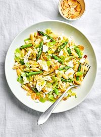 Cavatellis aux poireaux, aux asperges et au fromage feta | Ricardo