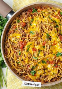 Taco spaghetti is a fragrant, spicy, juicy dish with an amazing aroma. It is made with garlic, onion, ground beef, canned tomatoes, taco seasoning, spaghetti, cheddar cheese, and parsley.