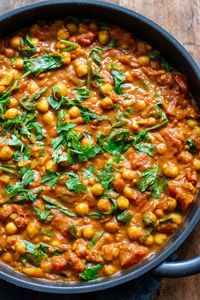 This super-tasty vegan chickpea curry is easy, healthy and absolutely delicious! The tasty curry sauce is so easy to make. Plus, it's so quick and simple that it's perfect for a midweek meal. Coconut-free. Vegan, vegetarian, gluten-free, dairy free. #chickpeacurry #quickcurry #vegancurry #vegetariancurry