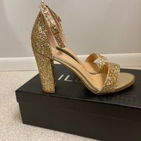 Size 8 Glitter Gold Heels. Very Comfortable And Perfect For A Dance.