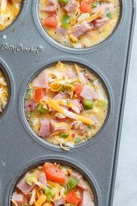 Keto / Low-Carb Breakfast Egg Muffins - Low in carbs and high in protein, these simple eggs cups are the perfect easy make-ahead breakfast for on the go.