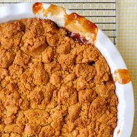 Easy Deep Dish Apple Crisp with a unique graham crumb crumble topping!