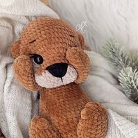 Annemarie Sichermann on Instagram: "Ach Henri 🥹♥️

Gibt’s was süßeres als Otter?

Habe das kleine bisschen Licht direkt für ein paar Fotos genutzt.

Anleitung aus meinem Buch „Amigurumis - small & sweet“ ♥️

Design @nadelkunst.handmade 

🧶 @leami.de 
Leami Chenille soft uni (119)
Rico Design Chenillove (011)

#otter #otterliebe #henri #emf #emfverlag #häkeln #häkelanleitung #häkelbuch #häkelnistwiezaubernkönnen #häkelliebe #häkelkunst #amigurumis #smallandsweet #bestsellerautorin #otterhenri #crochet #crochetaddicted #wollsucht #häkelsucht #nadelkunstdesign #nadelkunsthandmade"