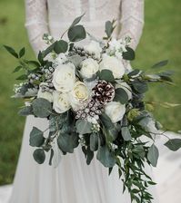 Bliss Bridal Magazine on Instagram: “🌿#floralfriday I know it's only fall, but c'mon.. we know brides are looking way ahead planning their big day. Winter is just around the…”