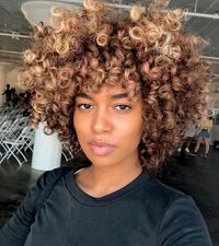 “We love this subtle blonde color on @aixajahara 😍 #naturalhair #permrod #afro #coloredhair