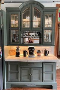 Got an old or thrifted hutch in need of a makeover? Check out our collection of 15 stunning DIY hutch makeovers to spark your upcycled home projects! Whether you prefer farmhouse, modern, or vintage styles, find inspiration for refurbished and repurposed hutch makeovers.