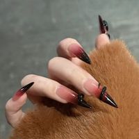 L'ensemble du processus d'expédition est traçable ! À propos de la conception personnalisée : 1. La conception de tous les ongles ne peut pas être modifiée, y compris les couleurs et les accessoires. 2. Nous n'offrons pas de service temporaire de conception de clous sur mesure. À propos de la taille : 1. L'option de taille fait référence à la largeur des ongles. 2. Si vous choisissez une taille personnalisée, veuillez noter votre taille dans la zone de note ou envoyez-moi un message. 3. La taill