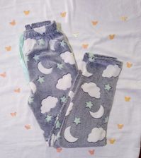 Estamos enamoradas hermosisimos pijamas de polar super calentitos y cómodos. Disponible en diversos modelitos y talles ⭐🌙⭐🌙