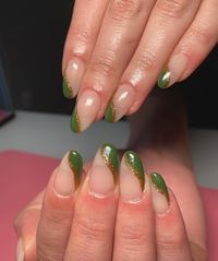 Short coffin nails with stylish sage green French tips. Elegant and trendy designs. Save this pin to your Coffin Nails board and visit the article for more inspiration.