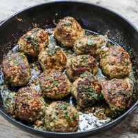 Best ever one pan dinner! This Garlic Butter Meatballs recipe is on repeat. They go great with pasta, on mashed potatoes, or with roasted vegetables for a healthy dinner. These tender ground turkey meatballs are tossed in a rich garlicky butter sauce for a flavor-filled dinner you can make in minutes! Both quick and easy to make and family-friendly flavors make this meatball recipe perfect for a busy weeknight!