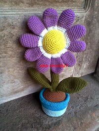 Amigurumi : Flower in the Pot - Tutorial ❥ 4U // hf http://www.pinterest.com/hilariafina/