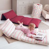 Bed in a Bag - DIY Take-A-Long Bed! Take 5 pillowcases, sew them together and then put pillows in them.