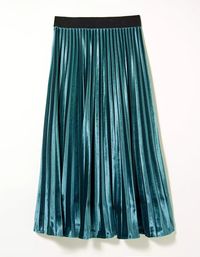 Buy Harriet Velvet Pleated Skirt today from FatFace. FREE UK Delivery on all orders over £50.