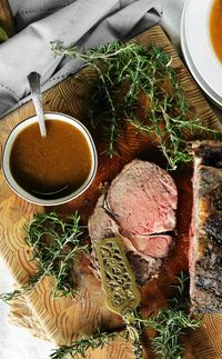 A seriously easy Au Jus recipe perfect for prime rib! Made with or without beef drippings in less than 10 minutes! #aujus #primerib #aujussauce #steaksauce