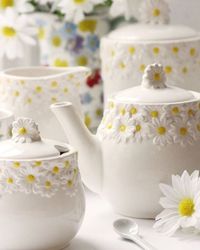 Tea time. Coleção Daisy Days da designer Gisela Graham #tealovers #teaset #giselagrahamceramic