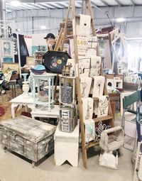 Our vendors are the best at finding creative ways to display their vintage items, especially in Northwest Houston at the Waller County Fairgrounds ! We have seen many of our vendors get VERY creative with their displays! Need tickets? Click link in bio!﻿ .﻿ .﻿ #houstonvintageshopping #houstonvintage #houstonantiques #houstonfun #whattodoinhouston #houstonevents #VMD #VMDEvents #VMDhouston #VMDNWHouston ﻿#rusticdecor #neutraldecor #linenbedding #swoonworthysaturday #mysaturdayvignette #bedroom ⠀﻿