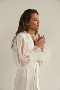 Our long bridal silk robe with wide long sheer sleeves. The robe is both casual and elegant, you may wear it on the hen party or spontaneously around your home on a daily basis. It is also an amazing outfit for your vocation, to wear it on the beautiful beach or by the pool as a cover up. Model is 172 cm, 84/58/90, size XS  Total length 135 cm  Off white color