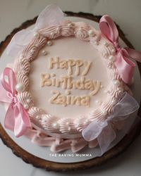 A Pinterest dream come to life! 🎀✨ This delicate blush pink birthday cake for Zaina is adorned with pretty bows, pearls, and soft vintage-inspired details. It's always a joy to create something elegant and personal. 🥰 #HomeBaker #PinterestInspired #TheBakingMumma #VintageCake #BirthdayCakeMagic