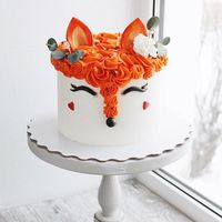 Well hello there foxy! Have a GREAT Saturday! • Beautiful cake by @polyalyabakery #cakedecorating #cake #yum #foxy #