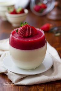 Vanilla Panna Cotta with Strawberry Gelee