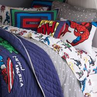 Bedtime is extra cool with bedding that glows as green as the Hulk™!