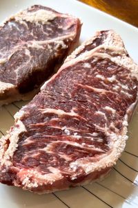 Dry brining uses salt to brine meat, and the result is tender and juicy every time. Want to know how to dry brine steak? Continue to learn the simple process.