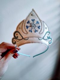 Check out this item in my Etsy shop https://www.etsy.com/listing/1165955509/frozen-elsa-winter-snow-ice-queen-crown