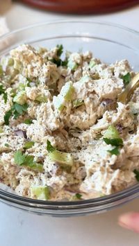 ROTISSERIE CHICKEN SALAD. It’s creamy, packed with 40 grams of protein per serving and soooo easy to make! Serve it over a salad, on a sandwich or with some crackers for the perfect high protein lunch or snack. 💪🏼 Added bonus, my kiddos love this one too, especially Tucker! #chickensalad #highproteindiet #rotisseriechickensalad #mealprep #highproteindiet