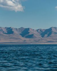 Son-Kul Lake is a picturesque alpine lake at an altitude of 3000 metres, in the middle of the Tian Shan Mountains.From snow-capped mountain ranges to turquoise alpine lakes and fairytale-like canyons, this country in Central Asia will surely enchant you! kyrgyzstan| kyrgyzstan travel | kyrgyzstan aesthetic | kyrgyzstan travel guide | kyrgyzstan road trip | kyrgyzstan travel photography | central asia I kyrgyzstan hiking I