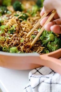 Beef and Broccoli Ramen Stir Fry is a delicious, saucy, and very cost effective noodle dish that comes together quickly and will leave you asking for more! It’s made with browned ground beef, ramen noodles and lots of broccoli tossed in simple homemade stir-fry sauce! This makes for a an easy lunch or dinner made in under 30 minutes – recipe include step-by-step recipe video.