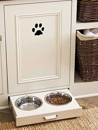 8 Genius Solutions for Your Pets in the Kitchen http://www.thekitchn.com/pets-in-the-kitchen-kitchen-inspiration-210822