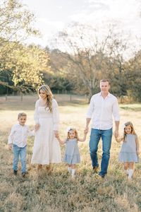 Outdoor family photo shoot in Nashville, TN's picturesque background with Brentwood family photographer Grace Paul.