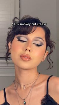 In love with this grey smokey eye, 90s make-up inspired 🕸️