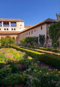 Generalife's gardens at the Alhambra of Granada in Spain 🌸⛲️🪴