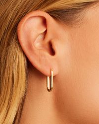 The gold plated Parker Huggies offer a sleek and retro-inspired style. Perfect in first piercings, these elongated huggies offer a high-shine finish and add a touch of glamour to any look. With a high-shine finish, these elongated, retro huggies are the summer earrings you will put on and never want to take off.