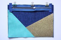 Suivez le DIY pas à pas pour coudre une pochette en cuir et paillettes simple et si joli avec Hélène Mora, auteur du blog Pour mes Jolis mômes.