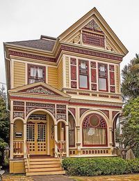 Look at all the detail on this house!