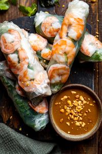 Traditional Vietnamese Spring Rolls (Goi Cuon)