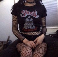 grunge outfit. fishnet tights, crop top. #goth #emo