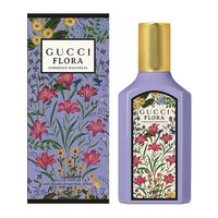 Vous invitant à exprimer vos envies en toute confiance, l’Eau de Parfum pour femme Gucci Flora Gorgeous Magnolia est le troisième Parfum Gucci à rejoindre la collection #FloraFantasy. Les senteurs douces et sensuelles d'essence de magnolia, d'accord de mûre et d'essence de patchouli vous transportent dans un monde à l’aura florale rayonnante pour créer une Eau de Parfum pour femme puissante. Le flacon, orné d'un motif floral emblématique de la Maison Gucci et d'une teinte violette captivante, sy