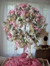 pink christmas - this is gorgeous! if i wasnt living with my bf I would do something like this