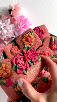 No fancy rolling pin no problem. 👌���🏻🌸  • *This is a strawberry cookie dough and I’m using an embossing folder on the chilled dough (chilled 20mins) for added texture.   • *I’ve also colored the dough and am using molds to create the flowers because I wanted them to stand out and not flat.   • *Dusted with edible glitter of course😉  • I think the colors would have popped more if i just did a plain vanilla but i can’t go past strawberry 😋 What do you think?