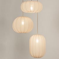 Hanglamp in japandi stijl met drie lampionnen van beige stof