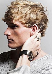 Trending Men's Medium Blonde Haircuts for a Stylish 2024 Look