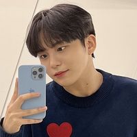 ateez jongho icon mirror selca