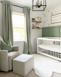 😌 green and serene 💚 • #babyletto Gelato crib • 📷: nursery designed by mama @beydindesign