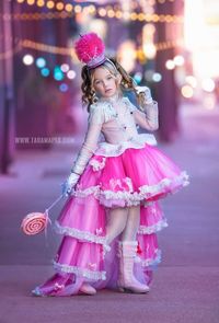 This is our Barbie Nutcracker Girl Dress. Glitter at Bottoms and removable puffy train with small handmade bows 🌺 all details handmade and WITH LOVE <3 PHOTO CREDITS TO: TARA MAPES ❤️ HEAD PIECE:THE HEAD MISTRESS❤️ (Contact them in facebook for this incredible matching hat) Note 1: Closure zip up Note2:GLITTER DETAILS TO BE UNIQUE NOTE5: THE TRAIN IS REMOVABLE Note6: If you would like to order your dress custom size (according to your personal measurements-no size chart), then contact me for cu