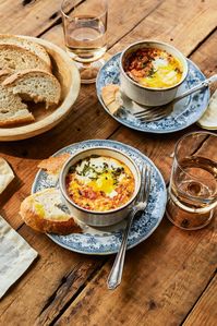 Œufs cocotte aux lentilles et aux tomates épicées - Trois fois par jour